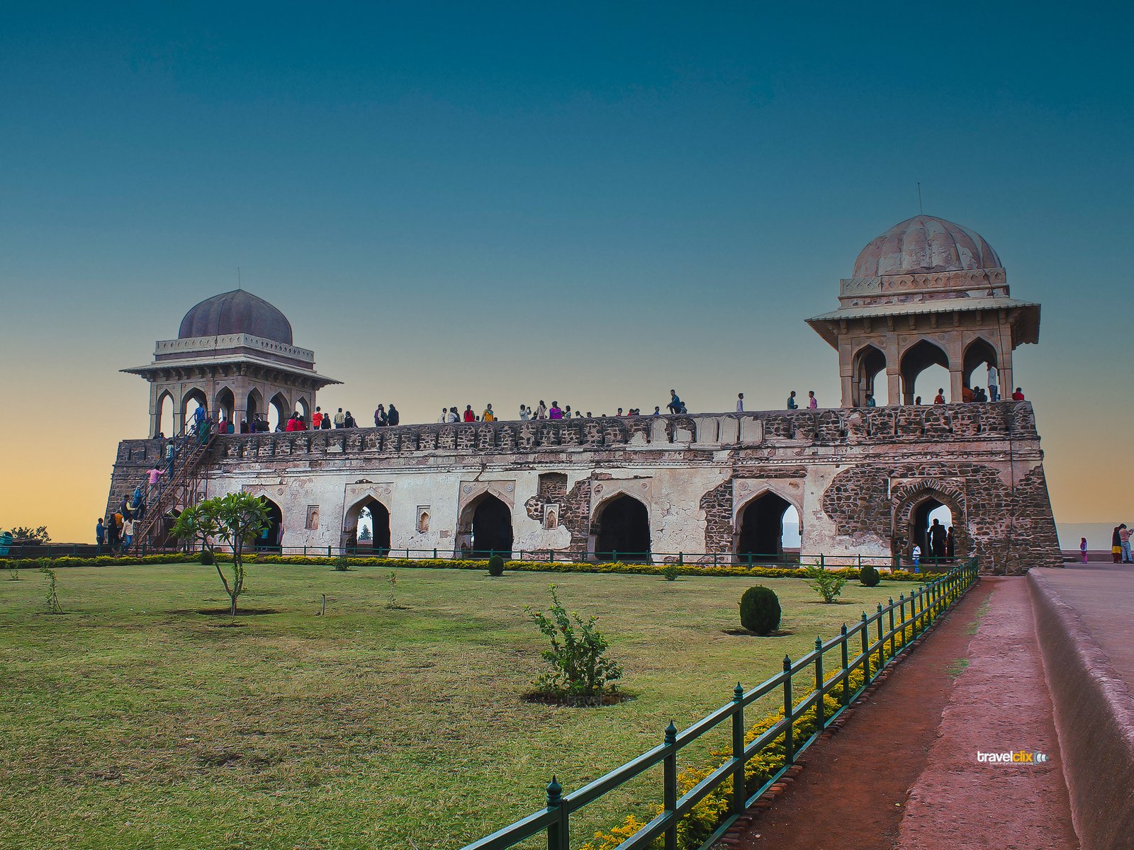 rani roopmati pavilion, mandu, rani rupamati, rupmati, roopmati, pavillion, mandu, madhya pradesh, mp tourism, central india, tourist attractions in central india, tourist attractions in madhya pradesh, tourist attractions in madhya bharat, travel destinations india