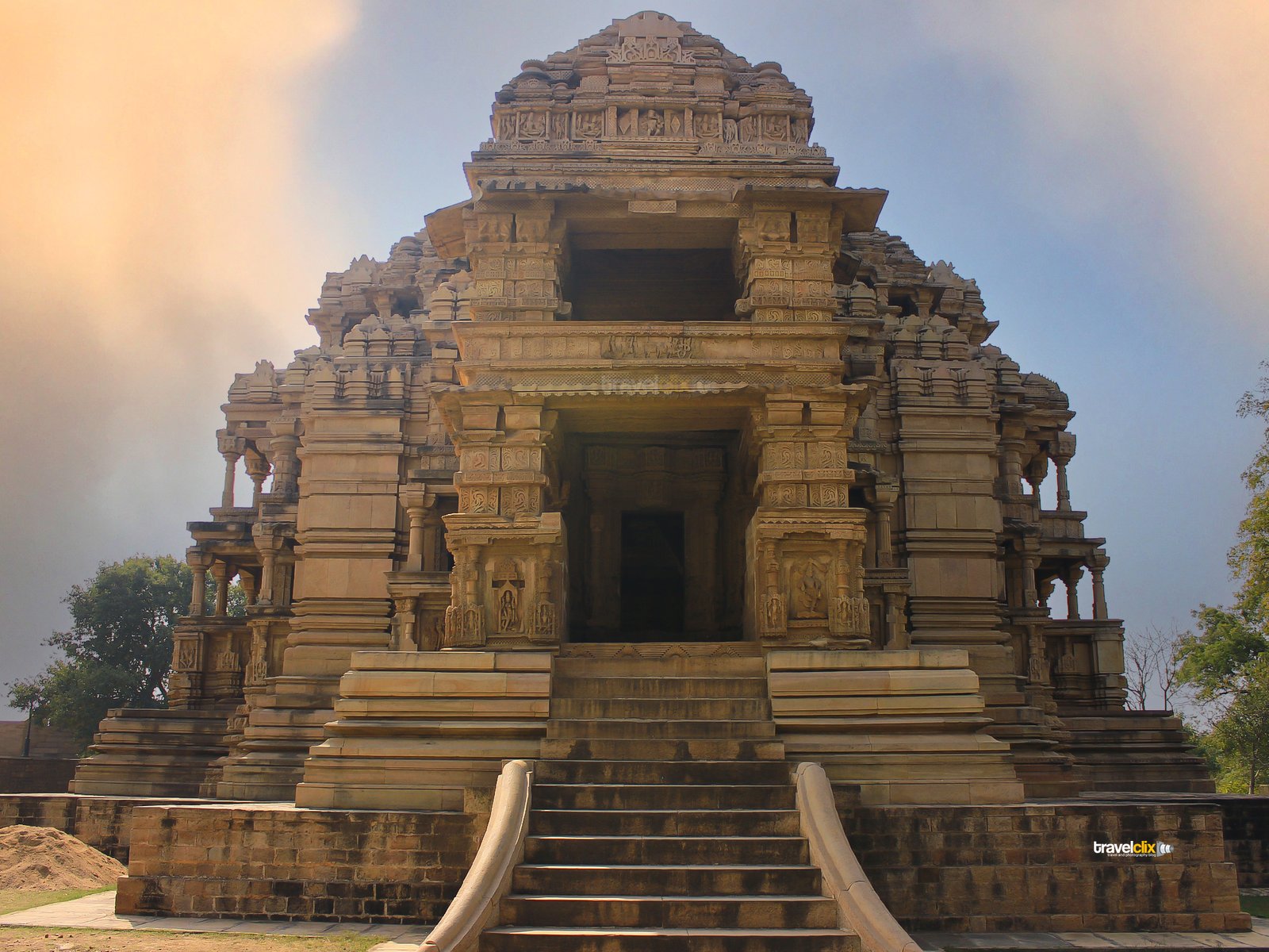 sahastra bahu temple, gwalior, madhya pradesh, india, tourist places in madhya pradesh, travel destinations in mp, ancient temples, indian ancient temples, indian forts, incredible india